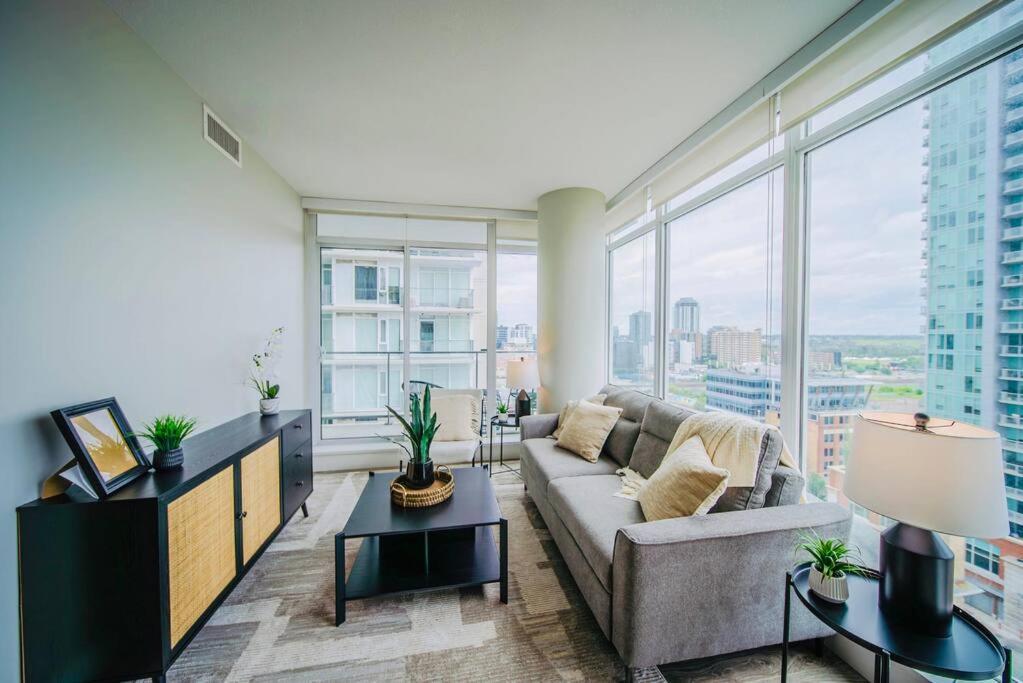 Modern Suite Calgary Downtown 5 Min Walk Stampede Exterior foto