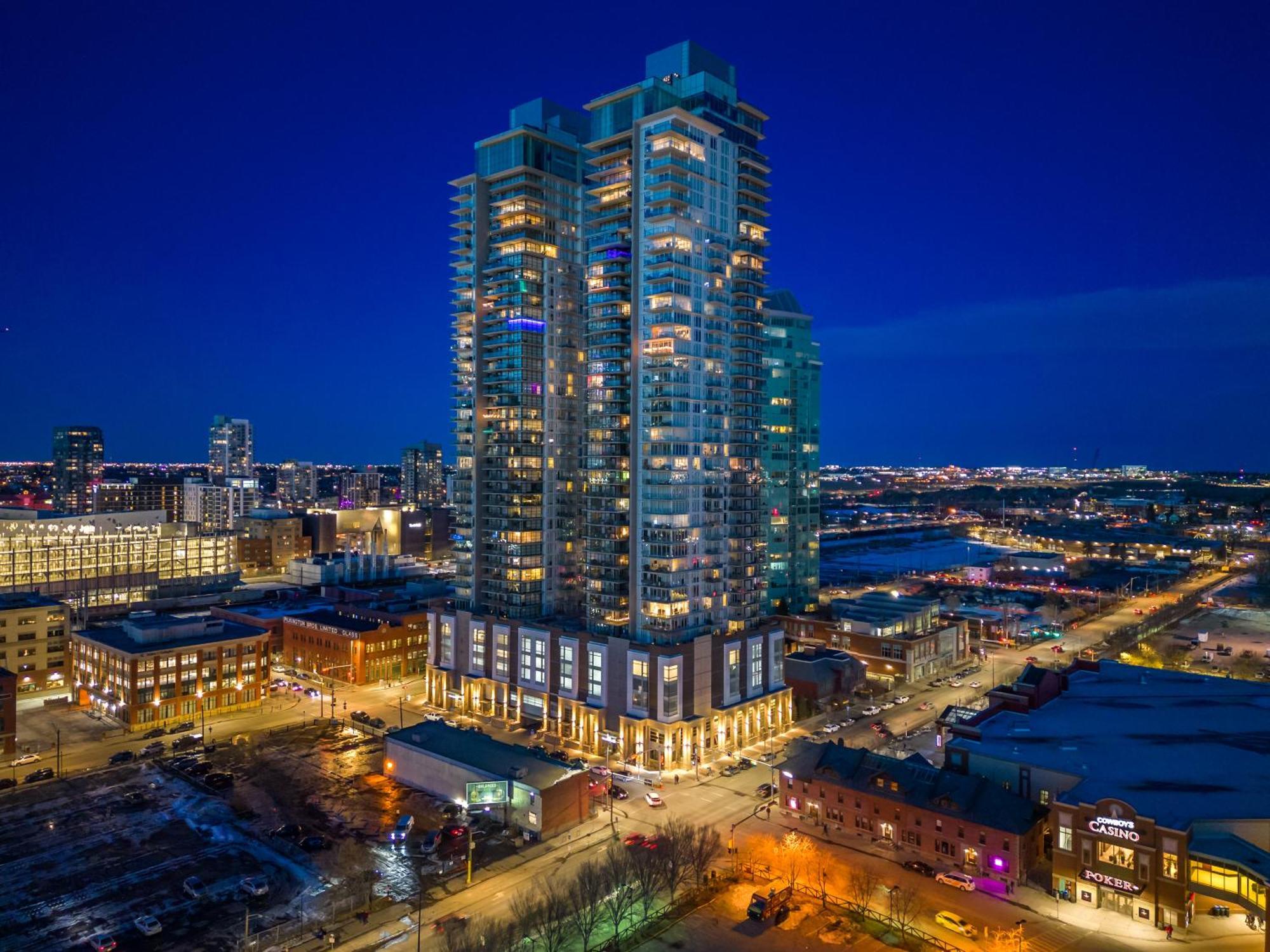 Modern Suite Calgary Downtown 5 Min Walk Stampede Exterior foto