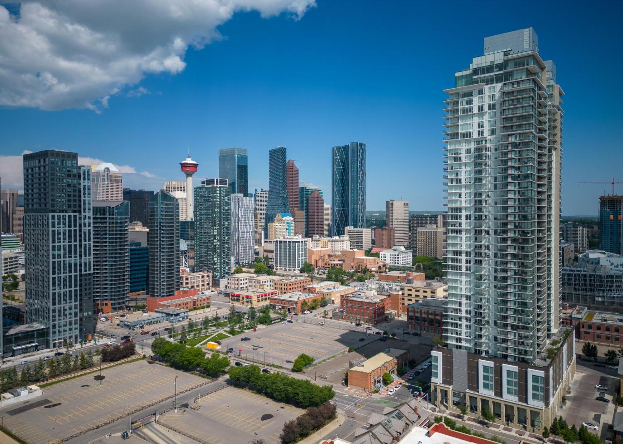 Modern Suite Calgary Downtown 5 Min Walk Stampede Exterior foto