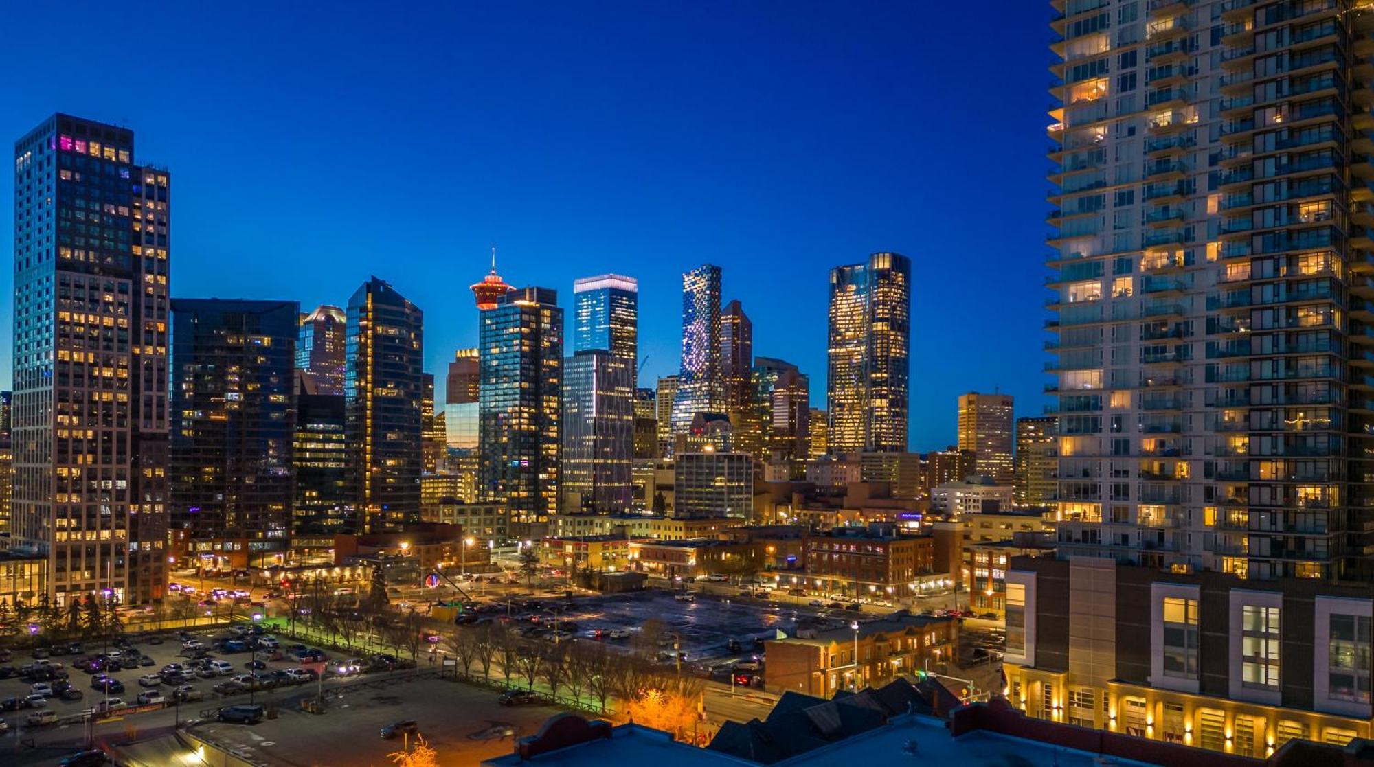 Modern Suite Calgary Downtown 5 Min Walk Stampede Exterior foto