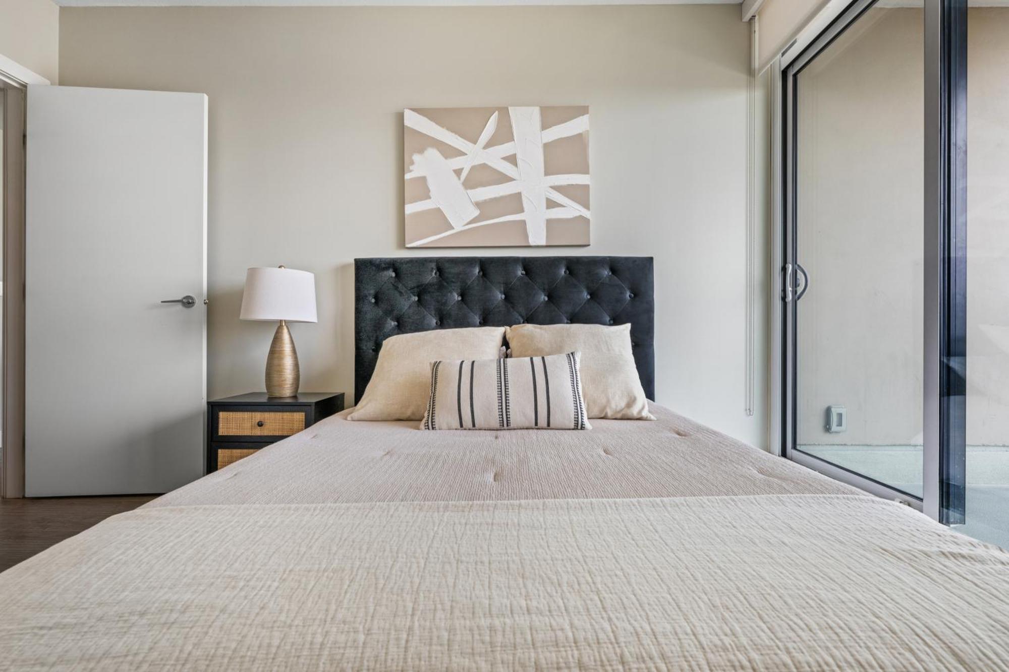 Modern Suite Calgary Downtown 5 Min Walk Stampede Exterior foto
